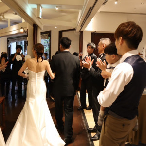 みんなに囲まれる披露宴会場|719203さんの都春日ウェディング ヴィザージュ（旧MIYAKO WEDDING）の写真(2246962)