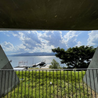 ホテルの一室からの景色。更衣を行う時もこのような景色が見える