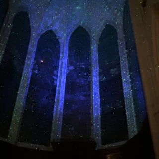 チャペルのプラネタリウム演出です。