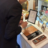 結婚証明書へ刻印の演出
