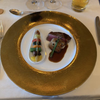 牛フィレ肉のステーキとフォアグラのポワレ
