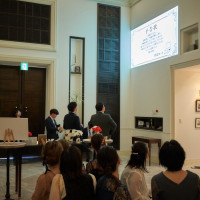 受付での放映