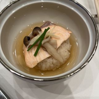 後半の方に出てきたお茶漬けみたいな料理が美味しかったです！
