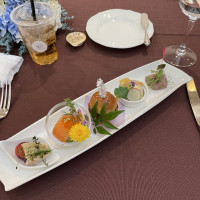 感動というよりはよくある式場のお料理といった感じです。