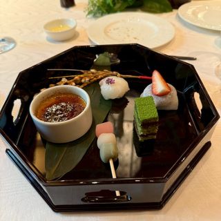 和をモチーフにした食器やメニュー