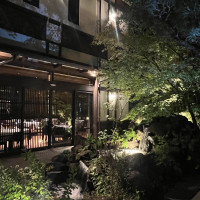 夜になるとライトアップされていました