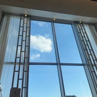 チャペル正面の窓