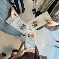 席次表、プロフィール