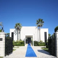 外から見た結婚式場