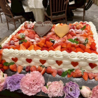 いちごたっぷりのウェディングケーキ