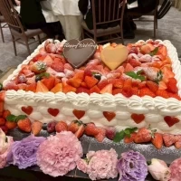 いちごたっぷりのウェディングケーキ