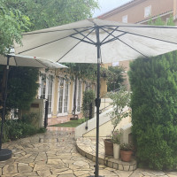 パラソルがあるので小雨や日差しが強くても安心です