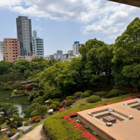 挙式会場前からの庭園景色
