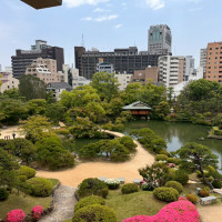 挙式会場前からの庭園景色