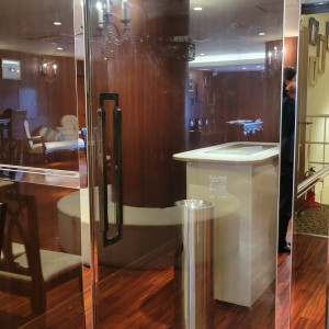 3階待合室の喫煙スペース|722267さんのセント・ラファエロチャペル御堂筋の写真(2502128)