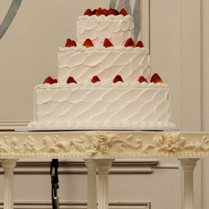 ウェディングケーキ。上段生ケーキは有料です|722307さんのホテルモントレ大阪の写真(2580370)
