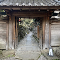 日本庭園のような細道もある