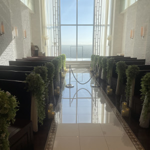 ウェディングロード真ん中から|722940さんのラグナスイート 新横浜 ホテル＆ウェディングの写真(2637197)