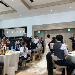 披露宴会場内です。
左にオープンキッチンあり