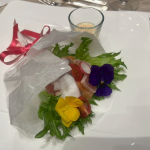 前菜のブーケのようなカルパッチョ|723178さんのアルカンシエル luxe mariage 大阪（アルカンシエルグループ）の写真(2432534)