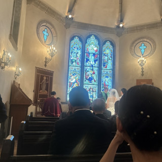 スタンドガラスが映えていてとてもロマンチックでした。