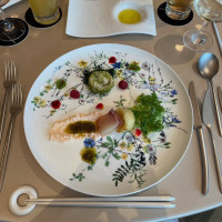 前菜です。カラフルでおしゃれでかつ美味しいです。