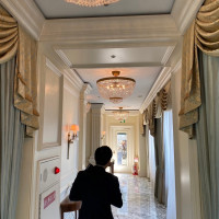 チャペル前の大理石のある廊下