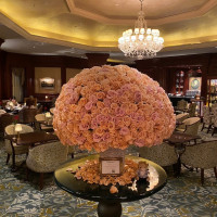 ホテル1階ラウンジのバラ