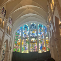 圧巻のステンドグラスのチャペル