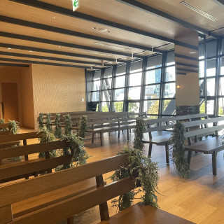 自然光がたっぷり入るチャペル