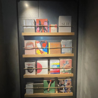 グリシーヌの入り口・一見するとドアとは気づかない