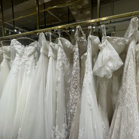 併設するドレスショップ