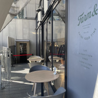 友人控室は1階のカフェ