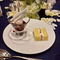 スタンダードコースデザートとケーキカットのケーキ