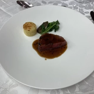 メインの肉料理