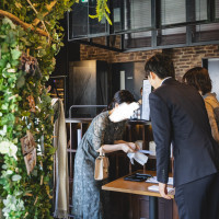 受付も会場内で行います