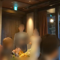 披露宴会場新郎新婦登場時