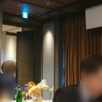 披露宴会場新郎新婦登場前