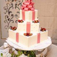 ウェディングケーキ（一部のみ食べれる）