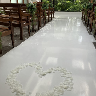 フラワーシャワー後のチャペル