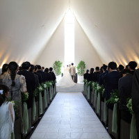 天井も高く、80人参列いただいても広々としていました