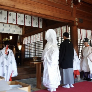 神殿での挙式|725532さんの長野縣護國神社の写真(2291386)