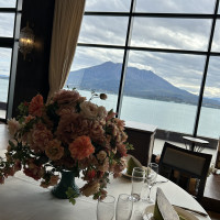 桜島がとても綺麗に見えて、会に花を添えてくれる感じがします。