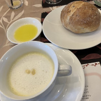 スープはカプチーノ仕立てでした。とても泡が素敵でした。