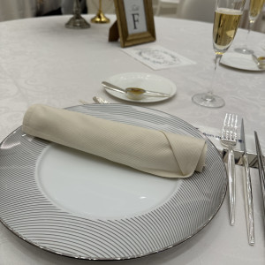 披露宴会場机|725974さんのアルカンシエル luxe mariage 大阪（アルカンシエルグループ）の写真(2567527)