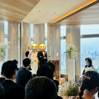 挙式会場の雰囲気。雨・曇りでも景色がいいです。