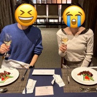 新郎新婦は挙式後にゲストと同じ料理を食べることができます。