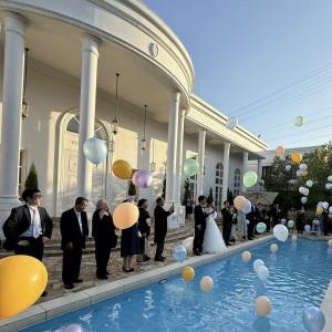 ガーデンのプールを使ったドロップアンドフライは盛り上がった|726145さんのアーセンティア迎賓館(高崎)/テイクアンドギヴ・ニーズウェディングの写真(2545241)