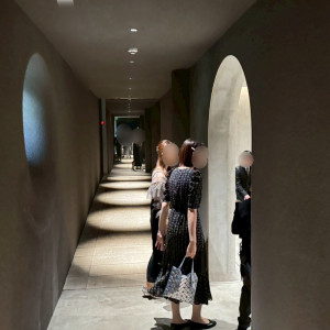 気持ちを整えてくれる挙式会場への道|726240さんのIWAI OMOTESANDO(イワイ オモテサンドウ)の写真(2594682)