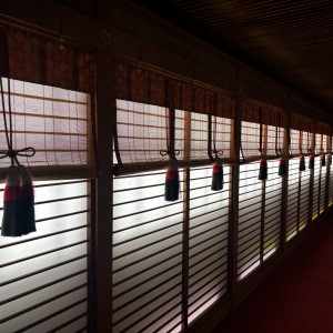 雨天時に参進の儀ができる廻廊(斜め)|726663さんの東郷神社／原宿 東郷記念館の写真(2301795)